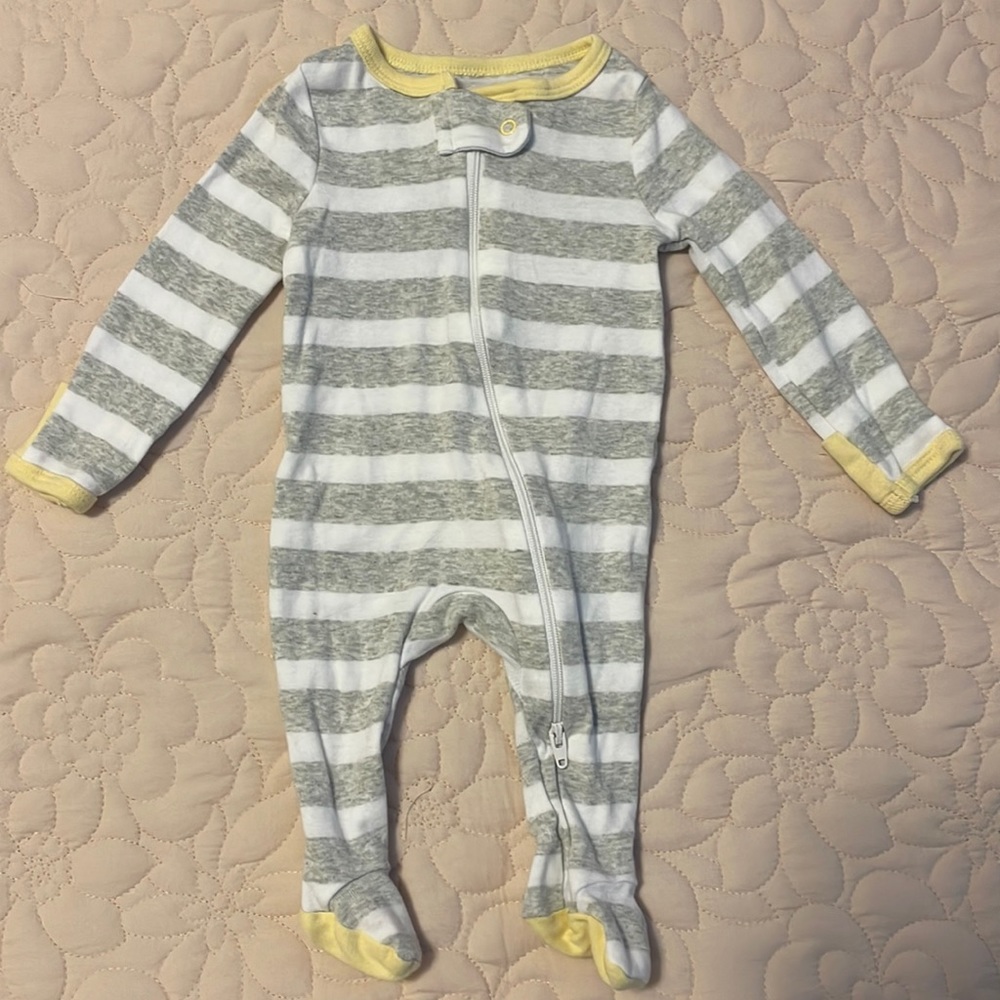 Yellow/grey striped footie